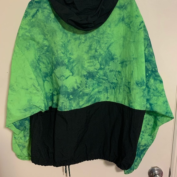 Vintage green and black draw strong windbreaker - Picture 2 of 3